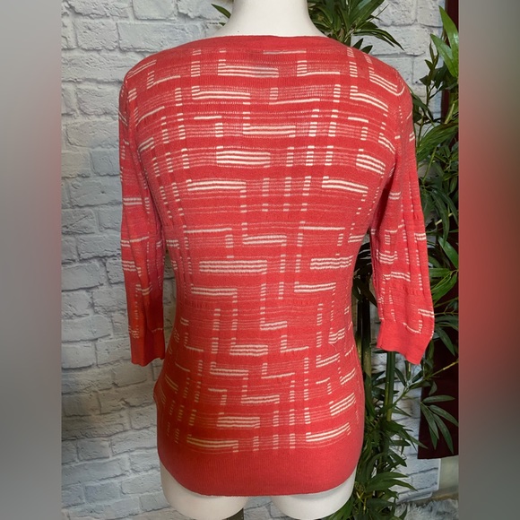 DKNY Women’s Orange and White Geometric Pattern 3/4 Length Sleeve Light Sweater - Picture 2 of 4